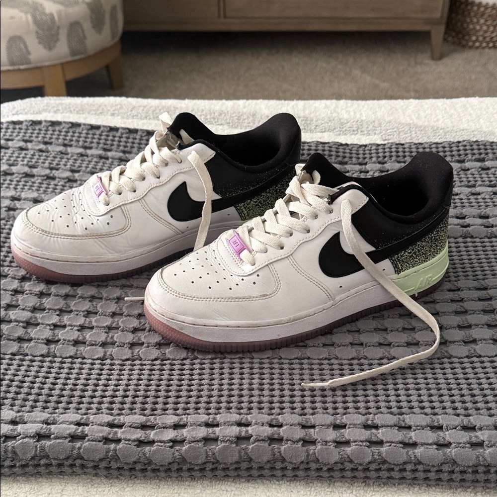 Nike Air Force 1 ‘07 Splatter Low-Top Sneakers in White, Black & Lime Size 9